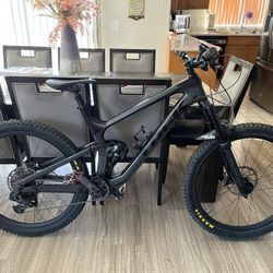 Carbon Trek Slash 9.8 GX AXS 29” XL Mountain Bike Bicycle