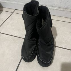 Snow Boots Size 7