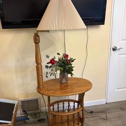 Vintage Wooden Lamp Nightstand!