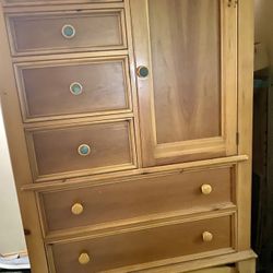 Upright Dresser