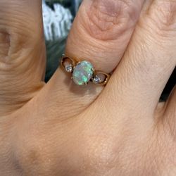 14K Yellow Gold Australian Opal And Diamonds Beautiful Ring 
