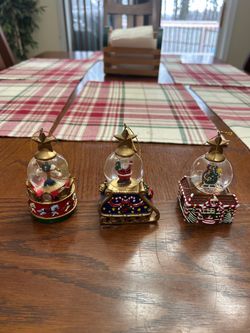 Mr Christmas Snow Globe Music Box Ornament
