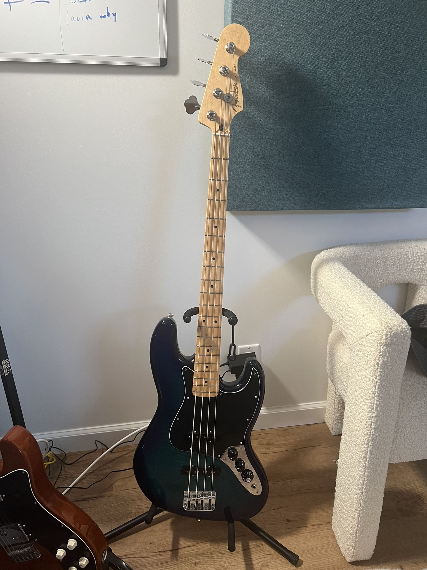 Fender Player Jazz Bass Plus Top Limited-Edition Bass Guitar Blue Burst