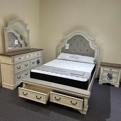 Realyn Whitewash Queen Upholstery Bed with 2 Storage Drawers 