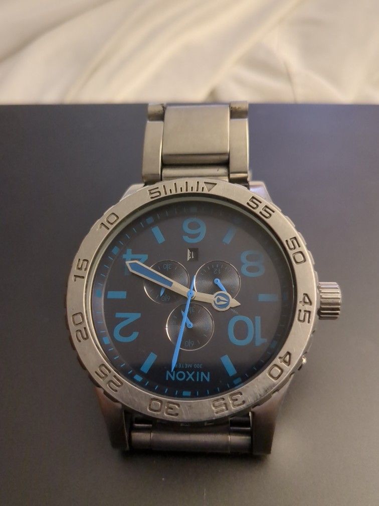 High End Nixon Simplify 5130 Time Piece
