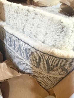 New Luxury 100% Wool Handmade Tufted Ivory/Beige Area Rug 12’X16’  New in box 12’X16’ *  * Made from wool to provide a soft layer underfoot * Features