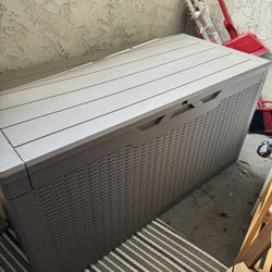 100 Gallon Capacity Outdoor Storage Or Deck Box