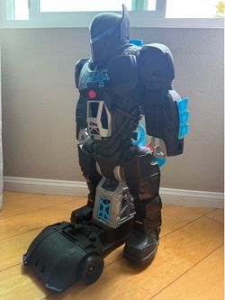 Fisher-Price Imaginext DC Super Friends Batman Toy Bat-Tech Batbot Playset 2-Ft-Tall Robot with Lights & Sounds for Pretend Play