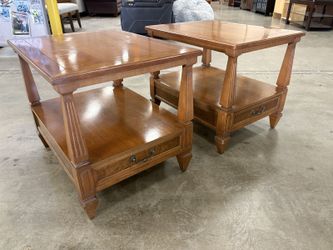 MAMMARY Vintage Warm Finish Traditional Style 2 Tier Accent Tables (Set of 2)