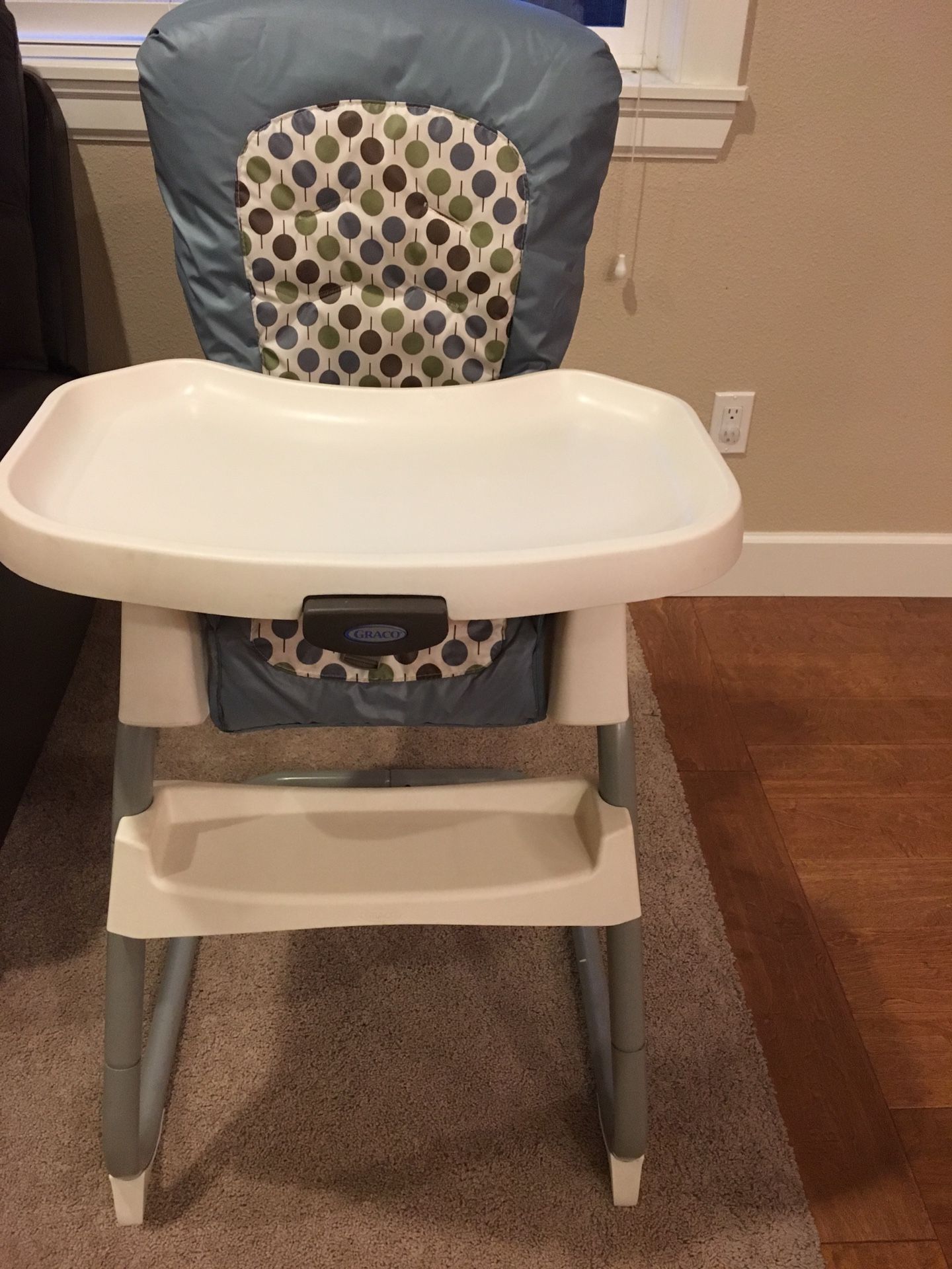 Graco high chair - converts to booster seat