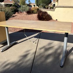 Desk/table With adjustable Height
