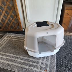 Decent cat litter box