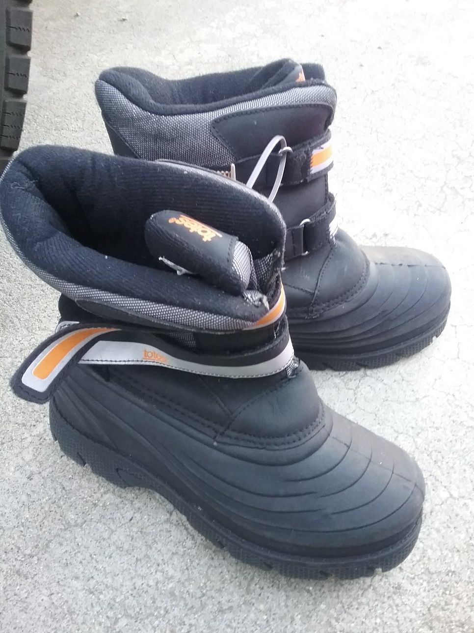 Snow boots, mens 6, like new