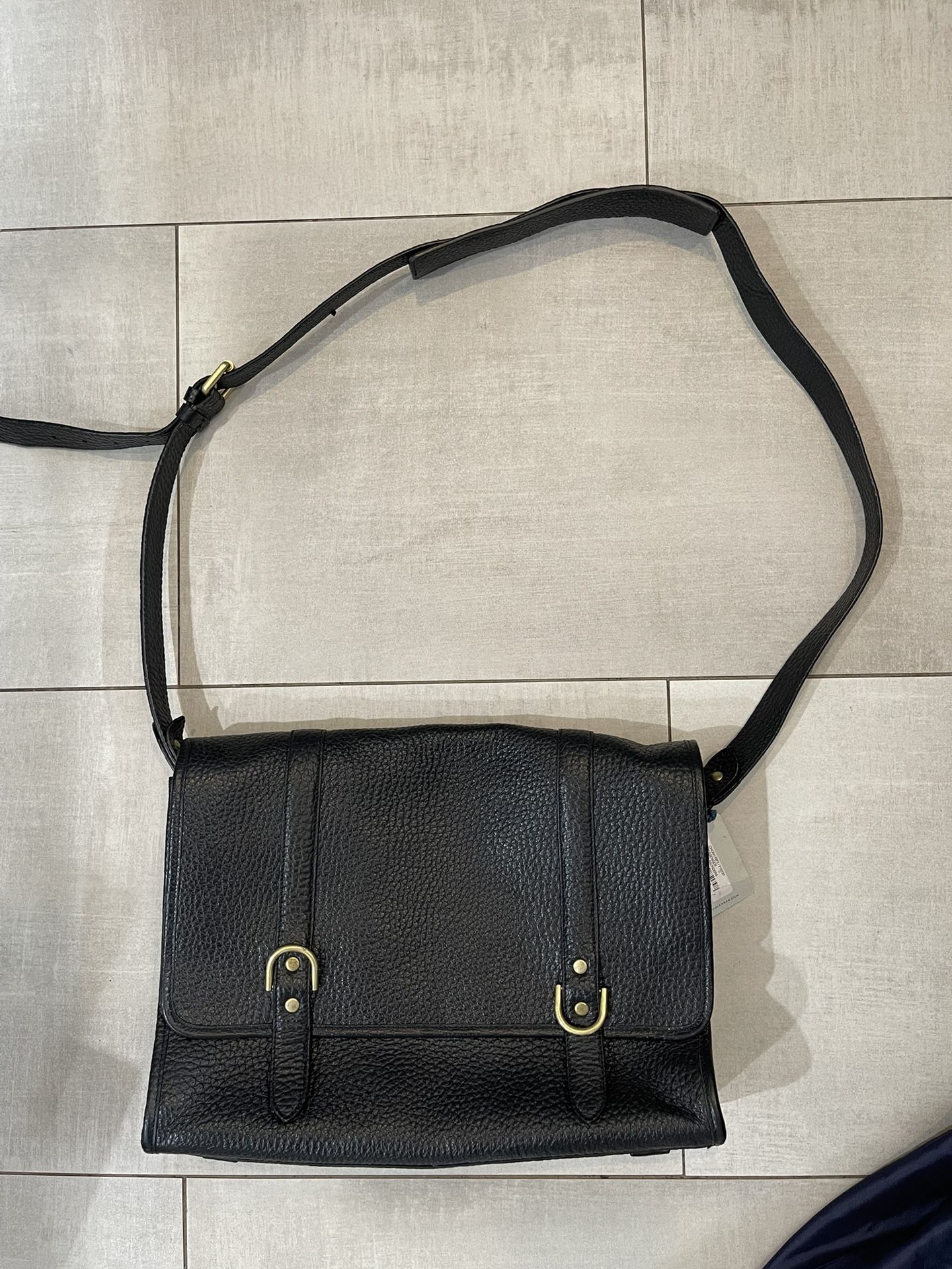 COLE HAAN SAUNDERS MEN'S BLACK MESSENGER BAG