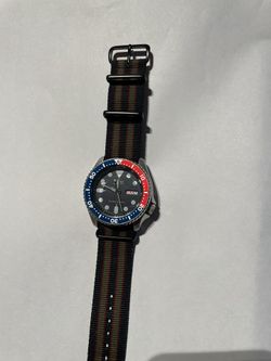 Seiko 7N36-7A08 Pepsi Bezel Quartz Divers 200m Watch