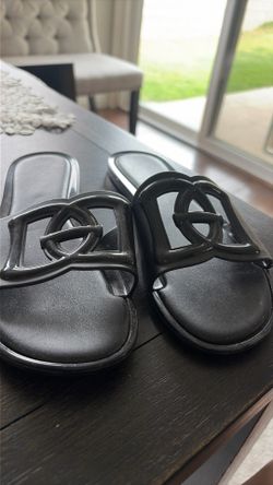 Black sandals size 8