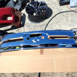 2017 To 2021 Ford Super Duty Brand New Chrome Grill Centerpiece OEM Part