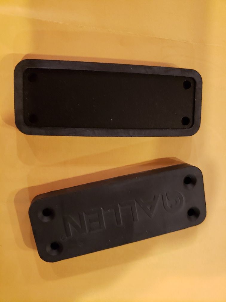 Metal magnetic pistol mounts