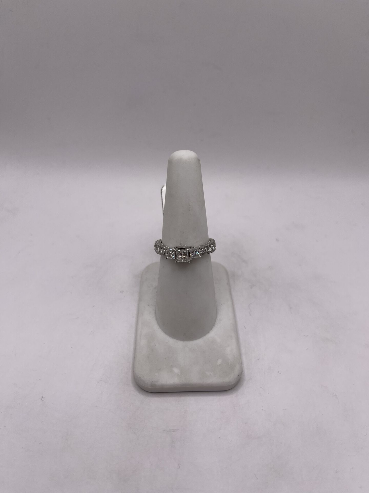 14kt Gold Diamond Engagement Style Ring