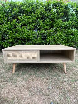 Modern Farmhouse Coffee Table with Storage – Like New