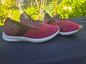 Women New Balance burgundy Size 8