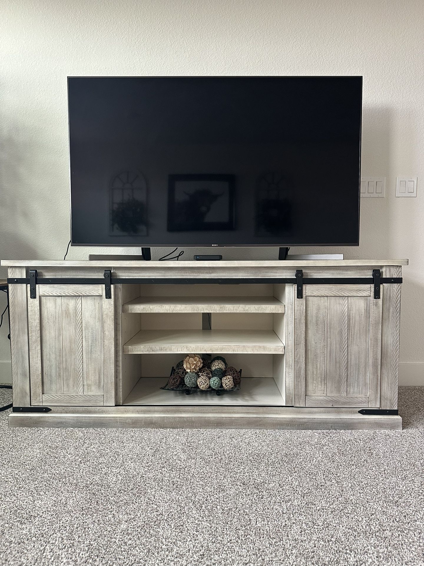 tv stand / entertainment center