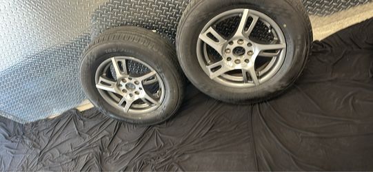Set of 2 Alloy Wheels with Tires