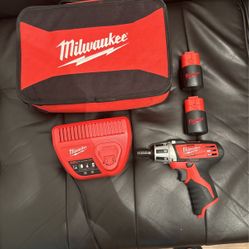 Milwaukee 12v Compact Driver 