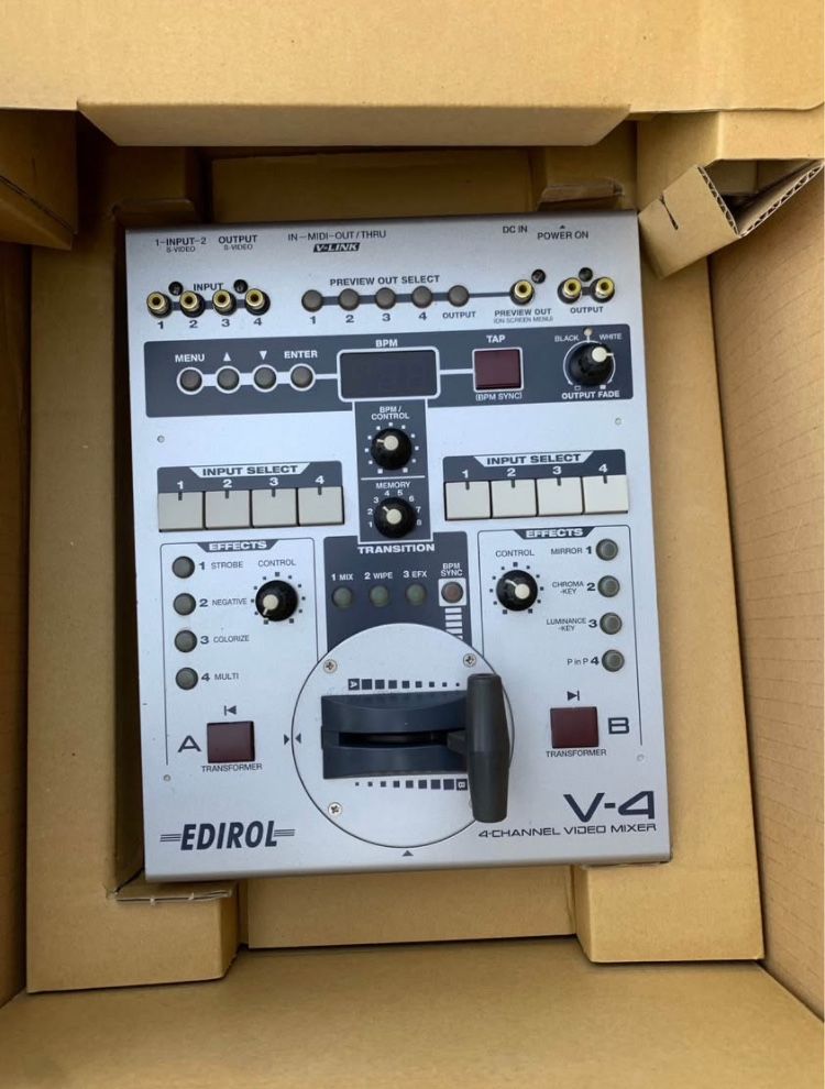 EDIROL V-4 video mixer