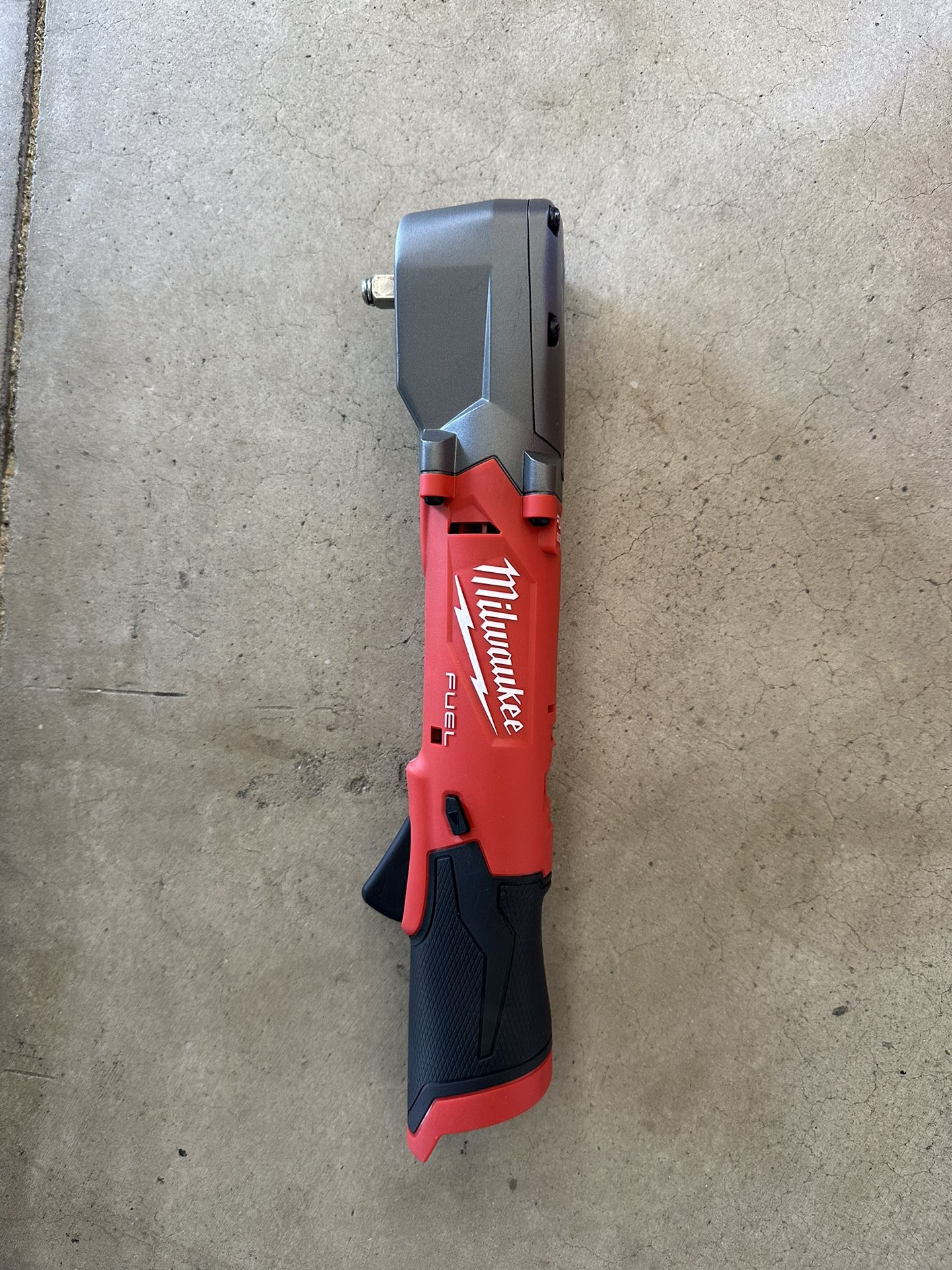 MILWAUKEE M12 FUEL 3/8 RIGHT ANGLE IMPACT WRENCH