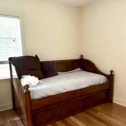 Twin Solid Wood Trundle Bed 