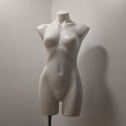Mannequin (Plastic )