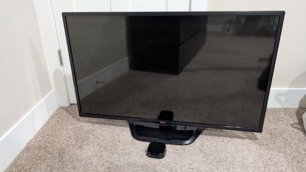 42" LG 1080p HDTV + Roku 3 & Remotes – Plug & Play!