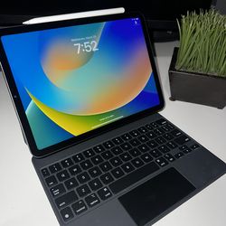 iPad Air 5 (M1) + Apple Pencil + Magic Keyboard