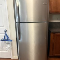 Frigidaire Refrigerator 