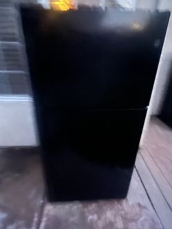 Ge refrigerator like new  medium size 30 inches wide