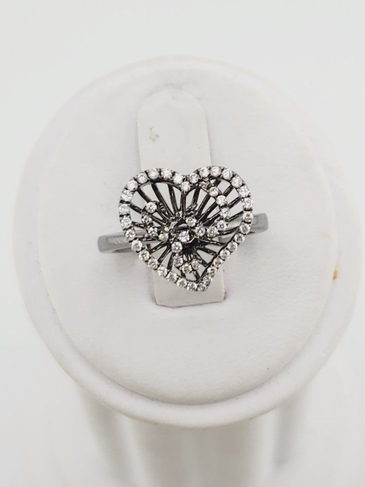 18k gold vs diamond heart ring