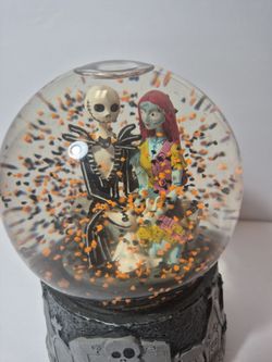 Collectors Limited Edition Nightmare Before Christmas Snow Globe