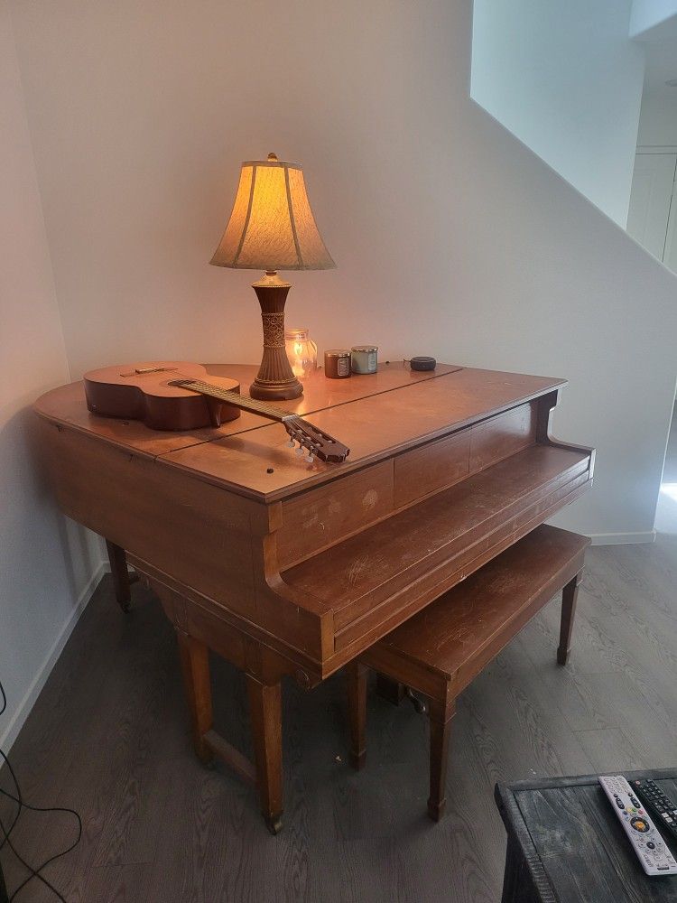 PIANO-BABY GRAND