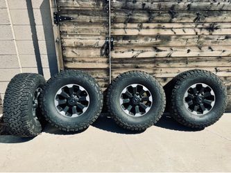 35” BFGoodrich KO2 Tires on OEM Ram Power Wagon Wheels | 35x12.50R17LT | 17” | 8-Lug