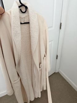 Nordstrom Medium white robe