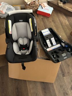 Britax Willow™ S Infant Car Seat with Alpine Base