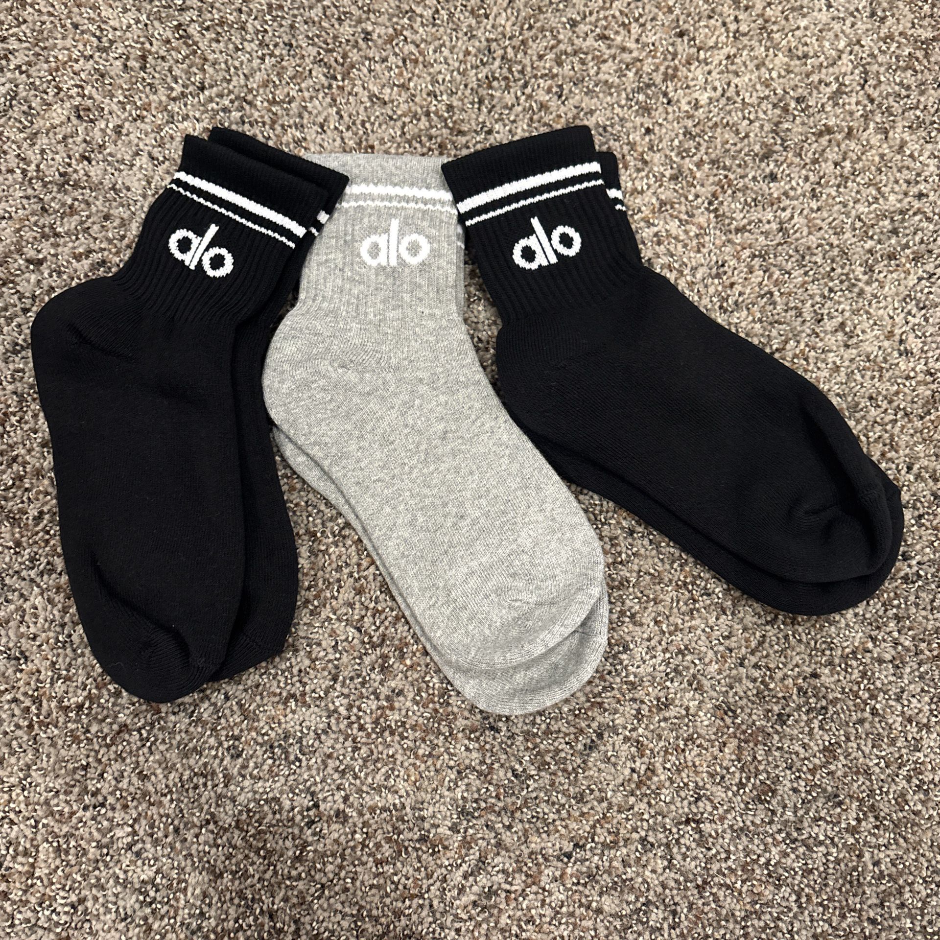 3 Pack Black And Grey Alo Yoga Unisex Throwback Socks