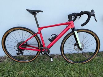 🚴🏻 BMC URS 01 Carbon Gravel Bike – Size S  Built for adventure without sacrificing speed, the BMC URS 01 is a premium carbon gravel bike designed to