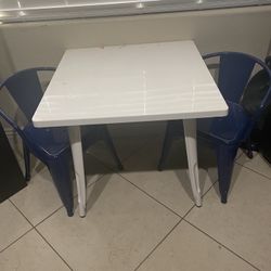 Harper &Hudson Kids Activity Table