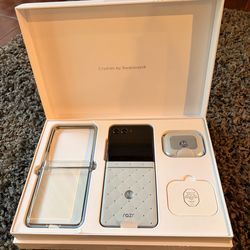 Brand New Unlocked Motorola RAZR 2025 Swarovski (Special Edition) 256GB