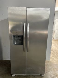 Frigidaire Stainless Refrigerator ‼️60 Day Warranty