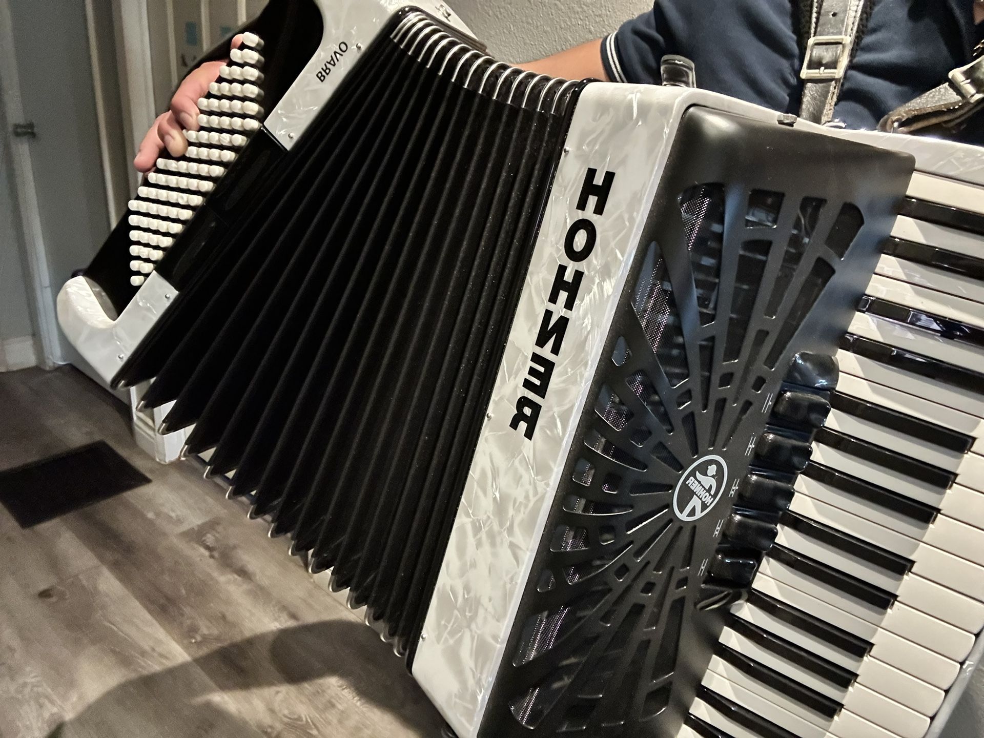 Accordion De Teclas Hohner Bravo