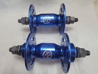 TNT Revolver 1st Gen BMX Hubs with large flanges and precision sealed bearings blue anodized (pair)