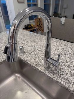 Delta Chrome Pull Down Kitchen Faucet – Works Great – Complete